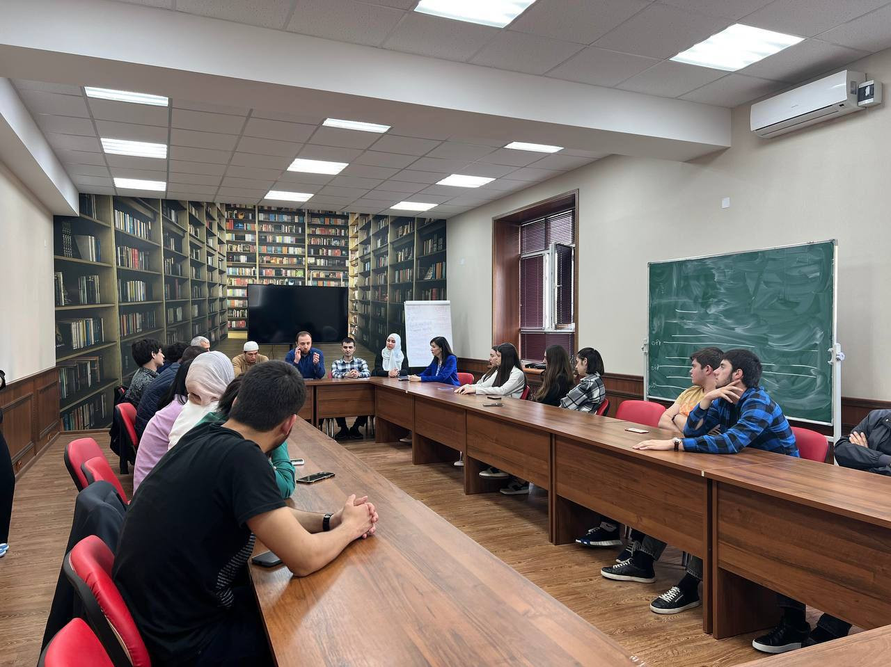 Открытый диалог со студентами ДГУНХ